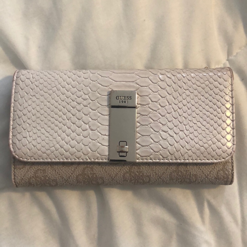 GUESS wallet